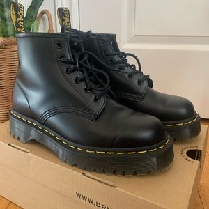 DR MARTENS